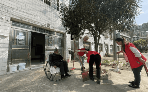 清镇市王庄乡开展关爱独居退休干部志愿服务活动