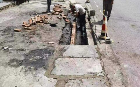 清镇市王庄乡：“开沟掏渠”整治生活灰水
