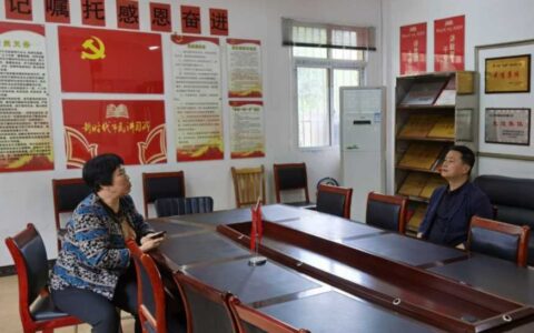 代表关怀显真情 部门关爱暖人心  ——清镇市人大代表张重走访水晶东部选区为民办实事