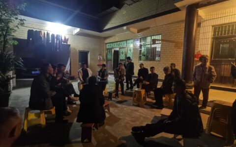 清镇市站街镇莲花村：夜间坝坝会 架起“干群”连心桥