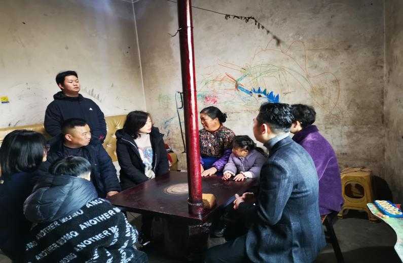 春节送温情 巾帼暖人心 ——巢凤街道妇联开展2022年春节关爱妇孺活动
