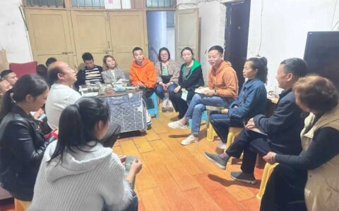 清镇市东门桥村：“围炉夜话”话发展 凝心聚力促振兴