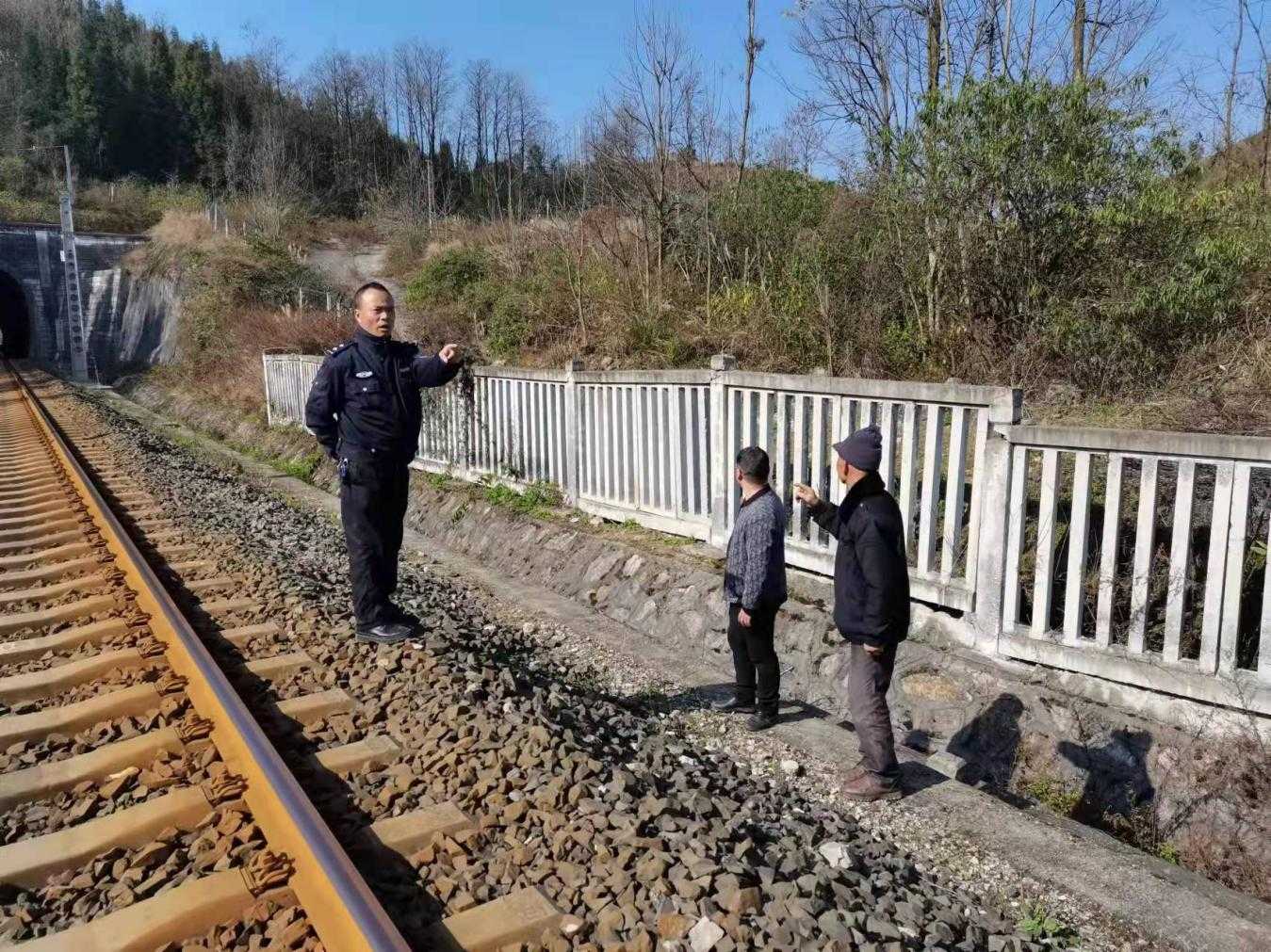 流长苗族乡安监站开展安全巡查检查工作