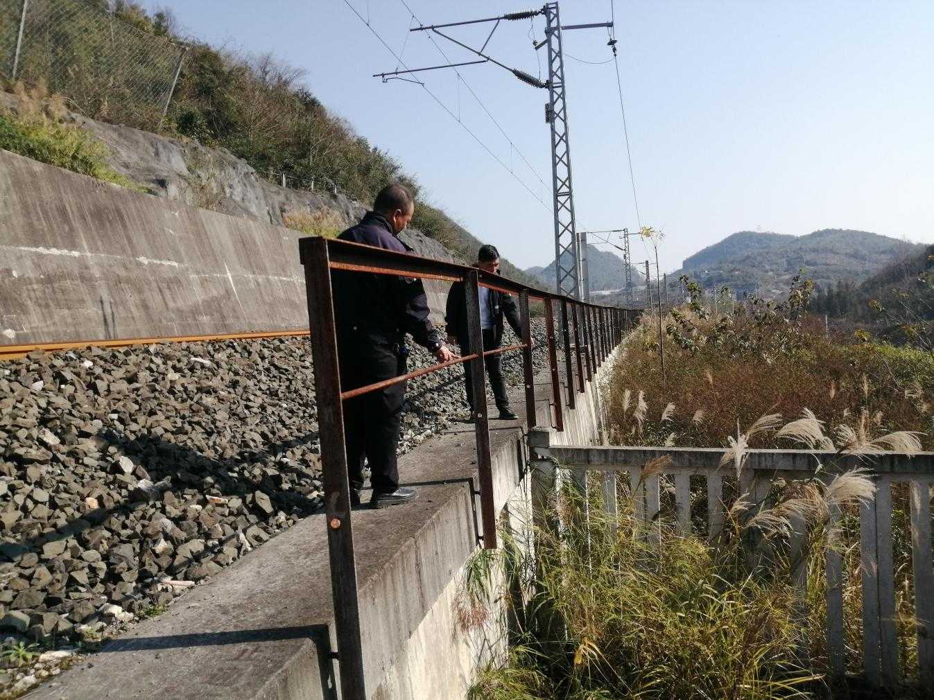 流长苗族乡安监站开展安全巡查检查工作