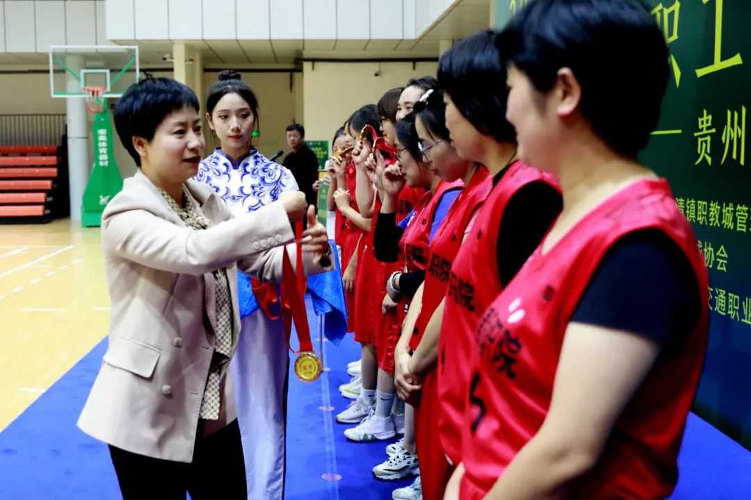 首届清镇职教城院校“职教杯”教职工篮球赛闭幕