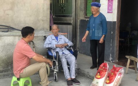 节日慰问送关怀，情暖退役军人心