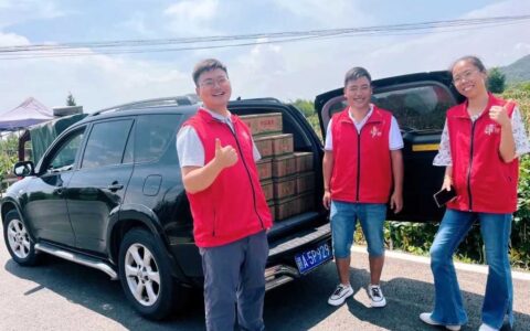 葡萄丰收正当时！清镇市红枫湖镇驻村干部牵线销售助农增收