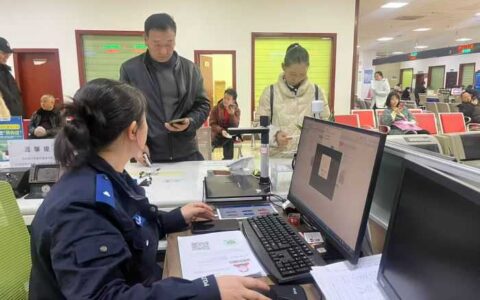 修文县政务服务大厅公安窗口迎战春节办证高峰 暖心服务保障民生