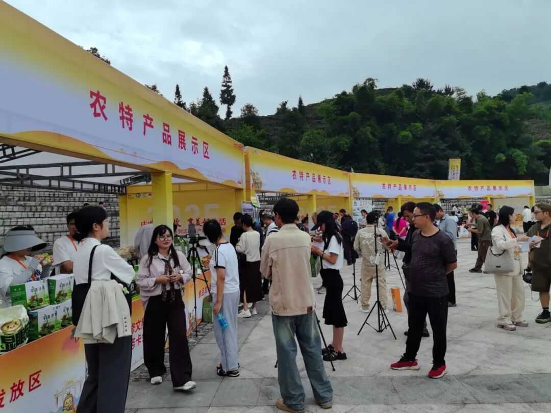 2.1.jpg 线上线下同频共振 修文猕猴桃产销对接大会成果丰硕