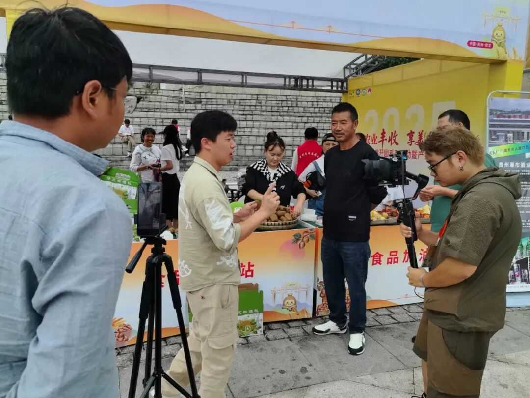 2.2.jpg 线上线下同频共振 修文猕猴桃产销对接大会成果丰硕