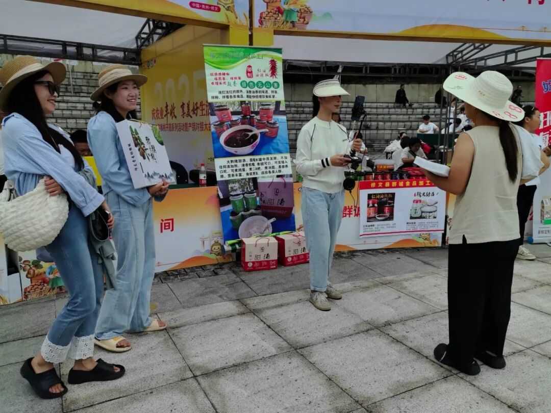 2.92.jpg 线上线下同频共振 修文猕猴桃产销对接大会成果丰硕