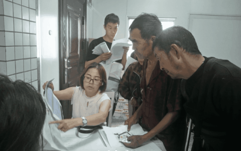 贵阳修文县：政务服务窗口“驻”医院 群众办事“少跑腿”