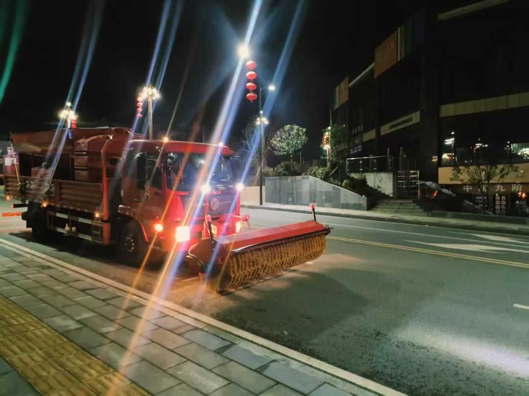 以雪为令 迎寒而战——修文县综合行政执法局全力打好抗凝冻保畅通攻坚战