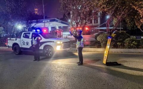 修文公安交警严厉打击整治“飙车炸街”