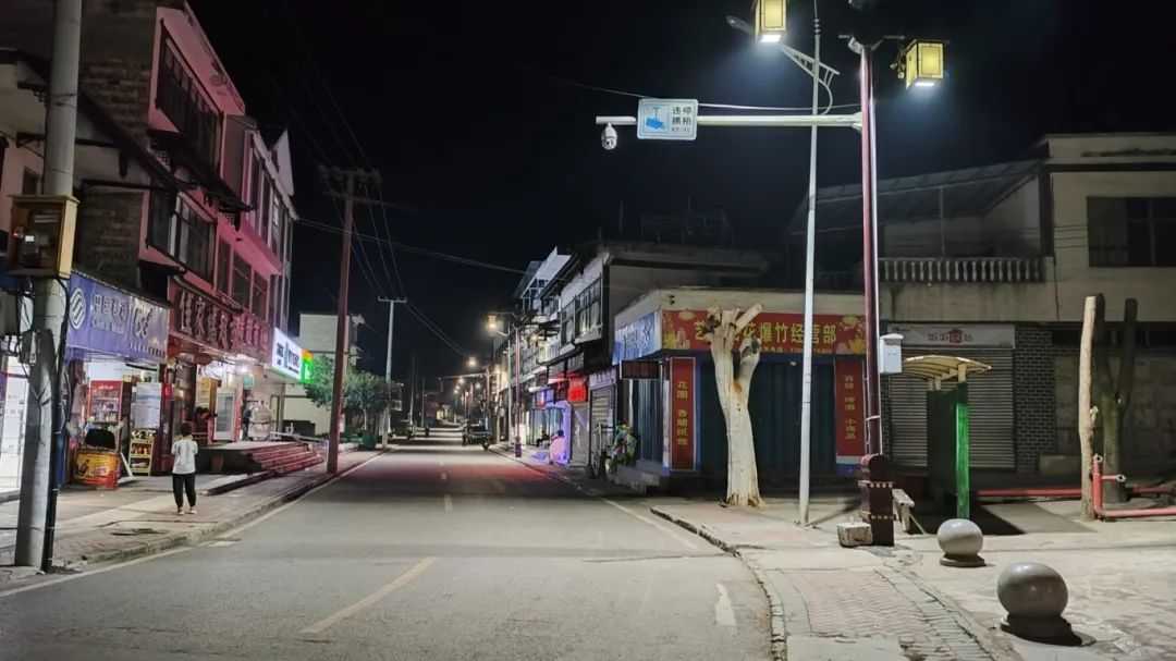 图片2.jpg 修文县大石布依族乡:维修路灯暖民心 “扮靓”乡村振兴路