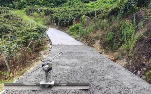 修文县小箐镇： 开门教育连民心 兴产解难固根基