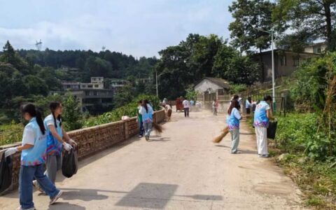 贵州医科大学到修文县香巴湖村开展“三下乡”活动