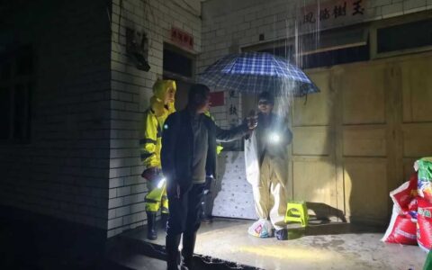雨夜敲门人！修文县六桶镇逐户排查保平安