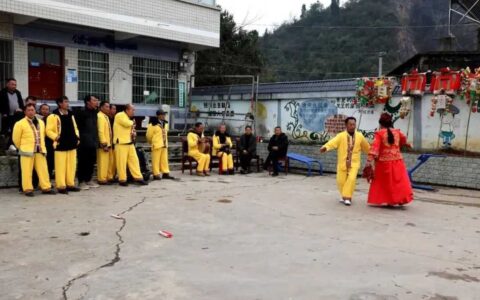 修文县谷堡镇天生桥村：“太平花灯”闹元宵