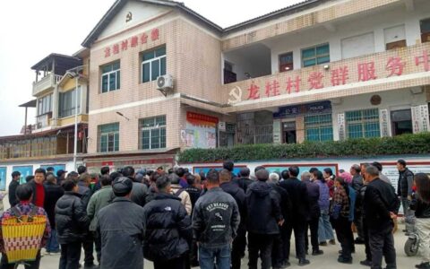 修文县龙桂村：企业为65岁以上老年人送来“爱心礼品”