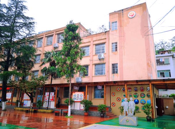 〔简介〕云岩区第六小学（原贵阳市野鸭小学）