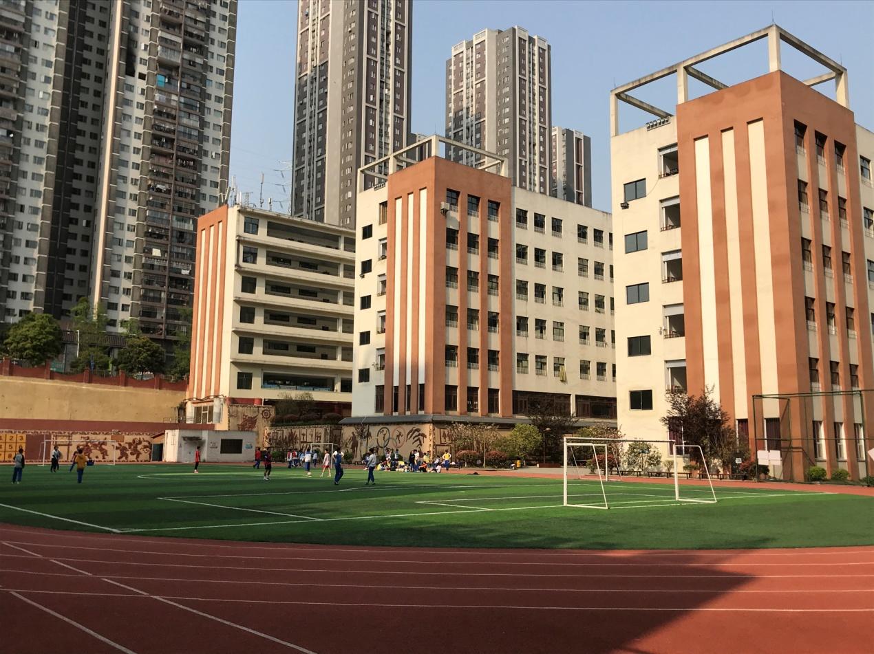 〔简介〕北京市日坛中学贵阳分校